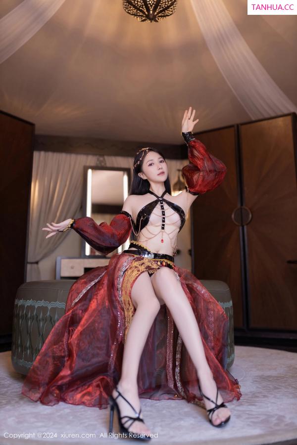 鱼子酱fish  [XiuRen]高清写真图 2024.06.28 No.8778 鱼子酱Fish 舞娘装扮第10张图片